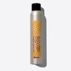 Dry Wax Spray 200ml Oppnå en satengmatt, voksaktig finish med lettheten til en spray for enkel kontroll og styling. Ideell for både kort og langt hår. Gir umiddelbar tekstur og dimensjon uten stivhet eller oljete rester. Du får fleksibelt hold, separasjon og et mykt, naturlig utseende med allsidige produktet som passer for alle hårtyper.<br> 200 ml  Davines